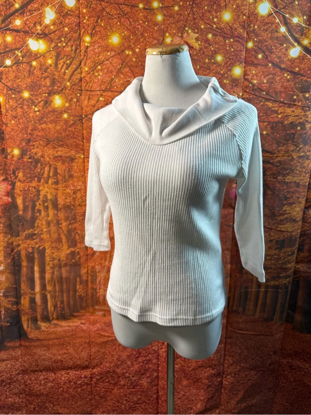 277-Carolyn Taylor White Ribbed Cowl Neck Sweater